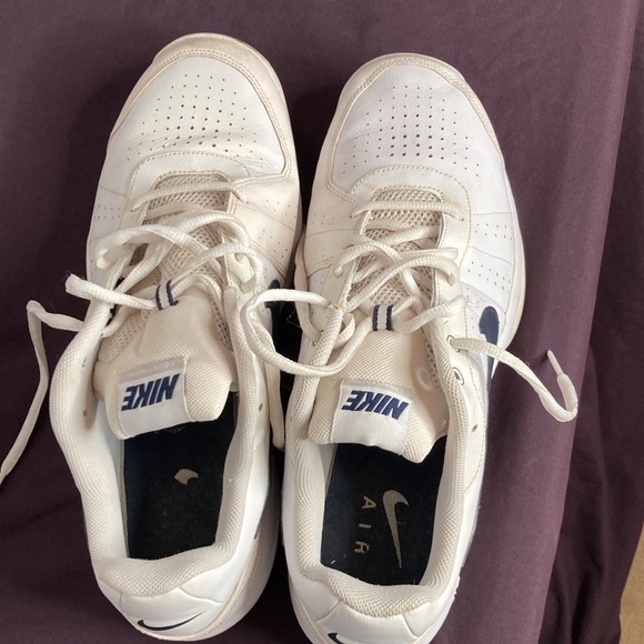 Nike Air Court Mo III shoes - Picture 2 of 8